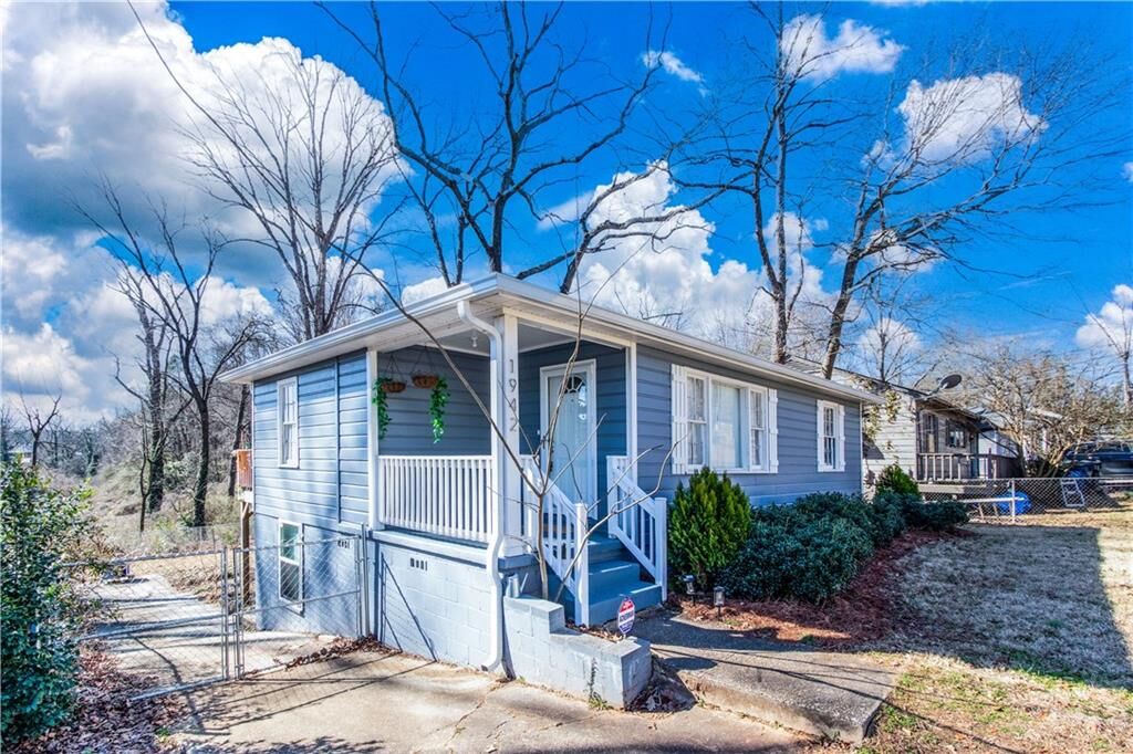 Property Photo:  1942 W Taylor Avenue  GA 30344 