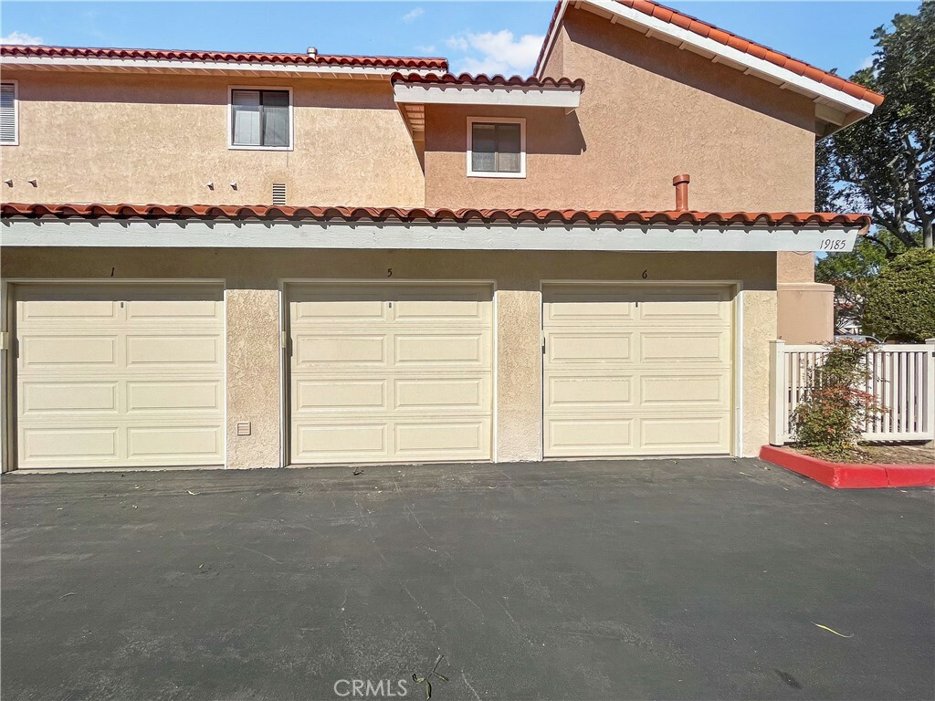 Property Photo:  19185 Shoreline Lane 5  CA 92648 