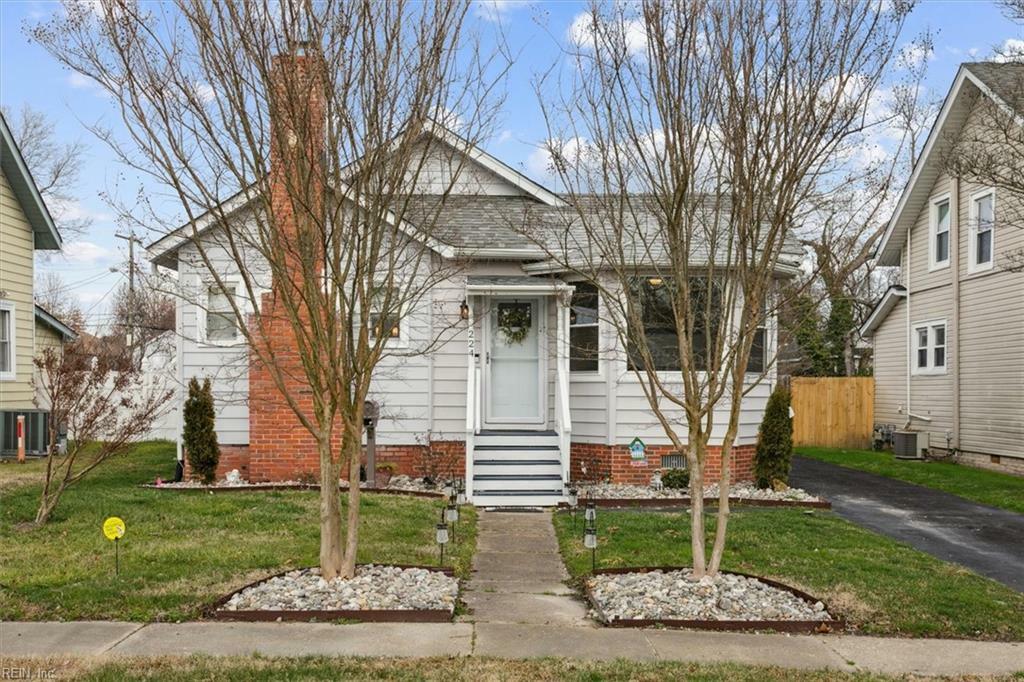 Property Photo:  224 Cherry Avenue  VA 23661 