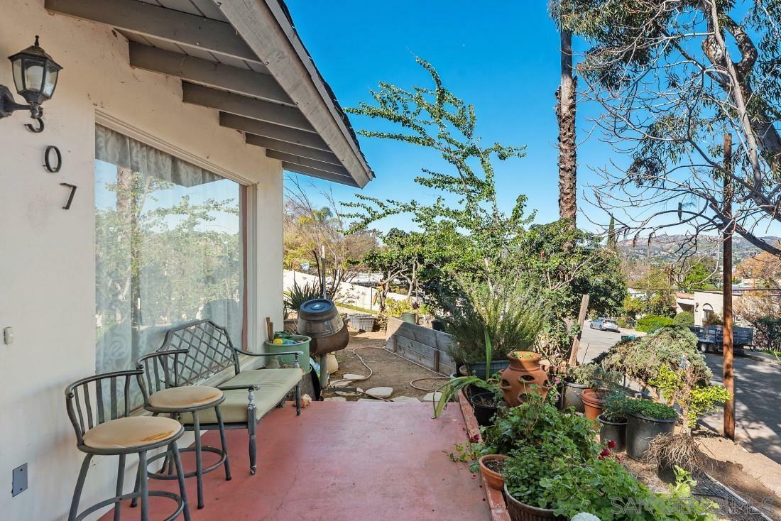 Property Photo:  307 S Grape St  CA 92025 