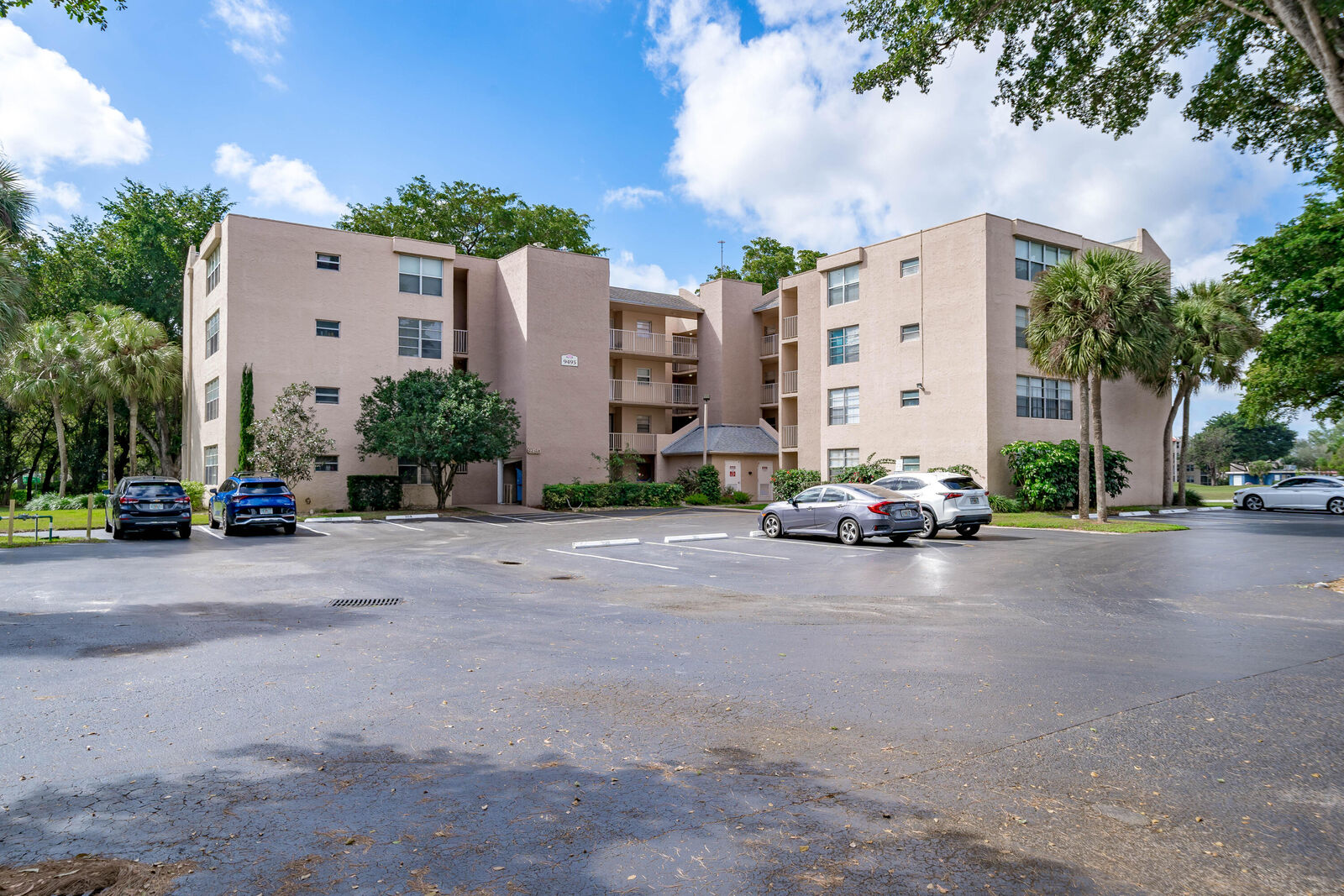Property Photo: 9495 Evergreen Place 104 FL 33324