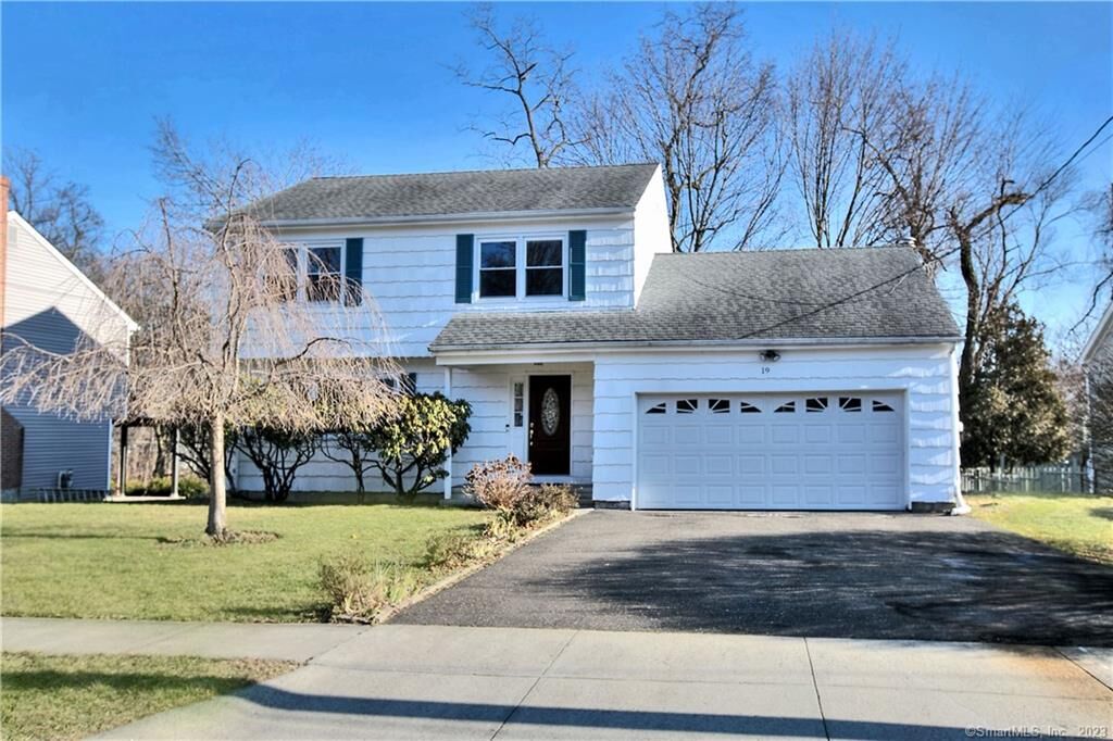 Property Photo:  19 Fairway Green  CT 06825