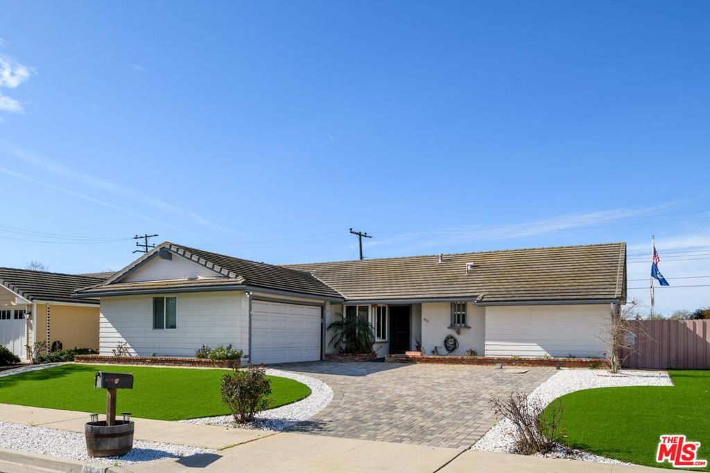 Property Photo: 883 Gwyne Avenue CA 93111