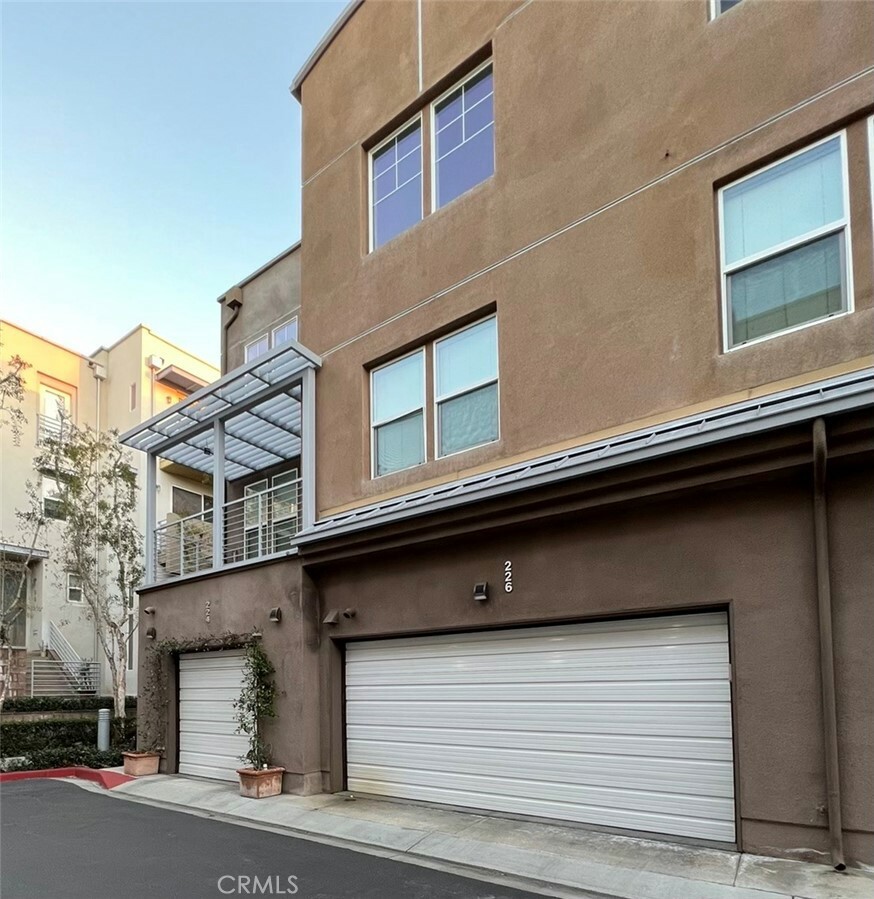 Property Photo:  226 E Jeanette Lane  CA 92705 