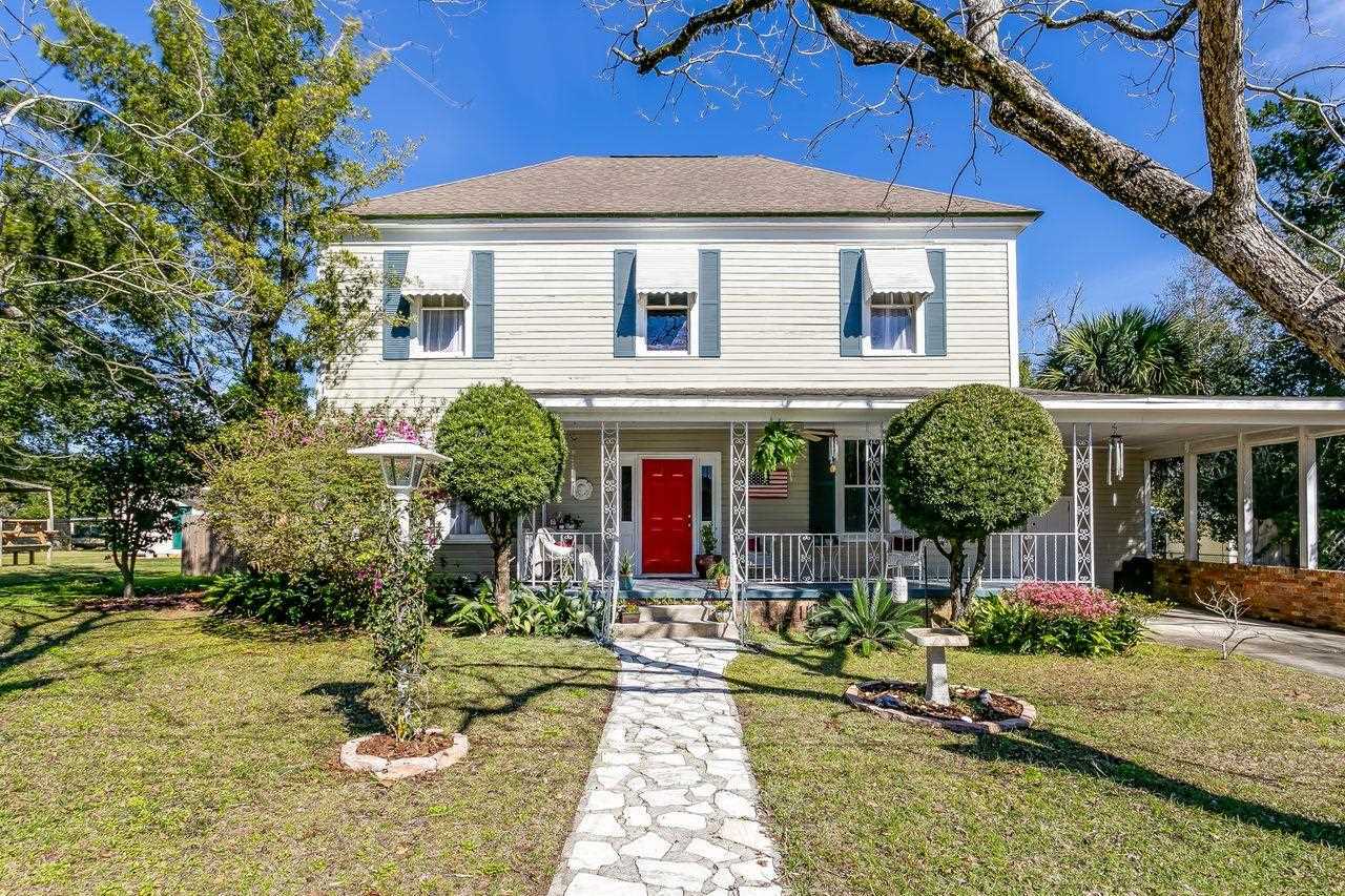 Property Photo: 3304 E Lloyd St FL 32503