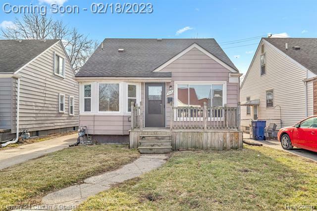 Property Photo:  413 White Avenue  MI 48146 