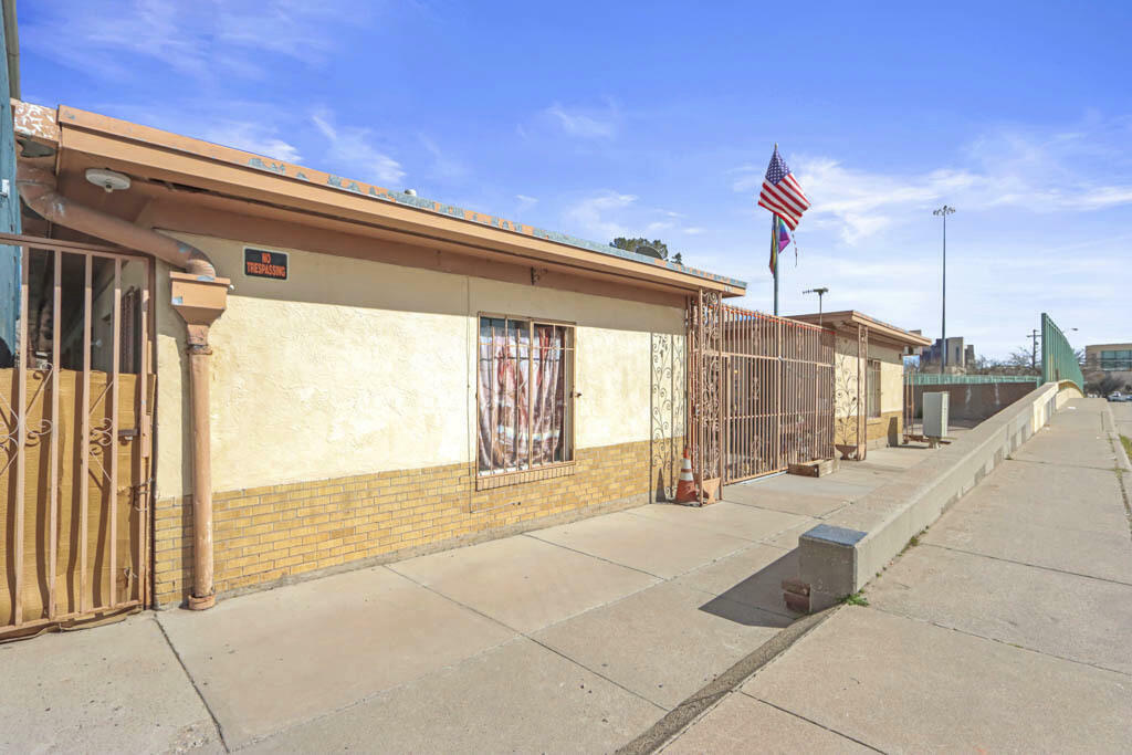 Property Photo: 704 N Campbell Street TX 79902
