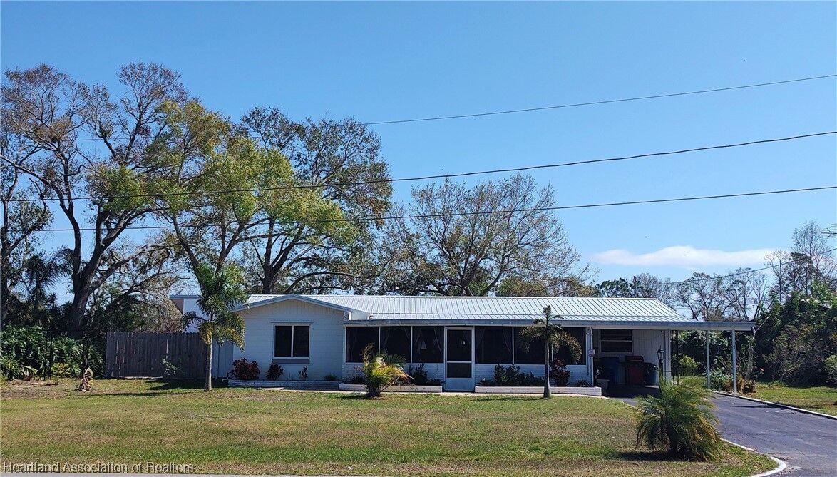 Property Photo:  1707 Circle Drive  FL 33852 