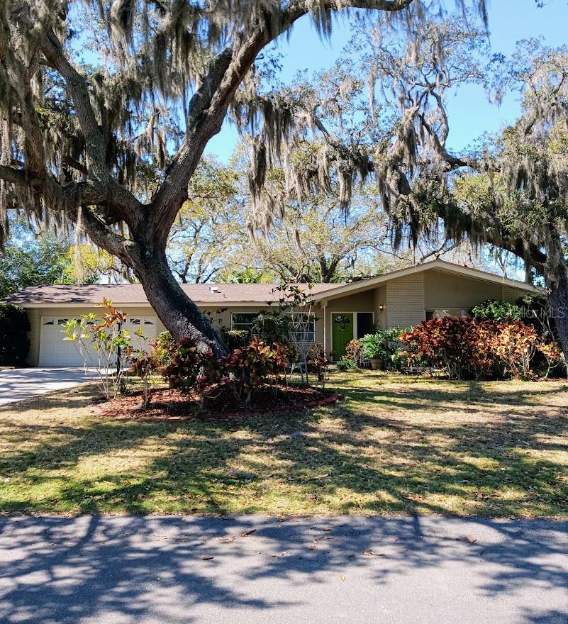 Property Photo:  302 Hickory Lane  FL 33770 