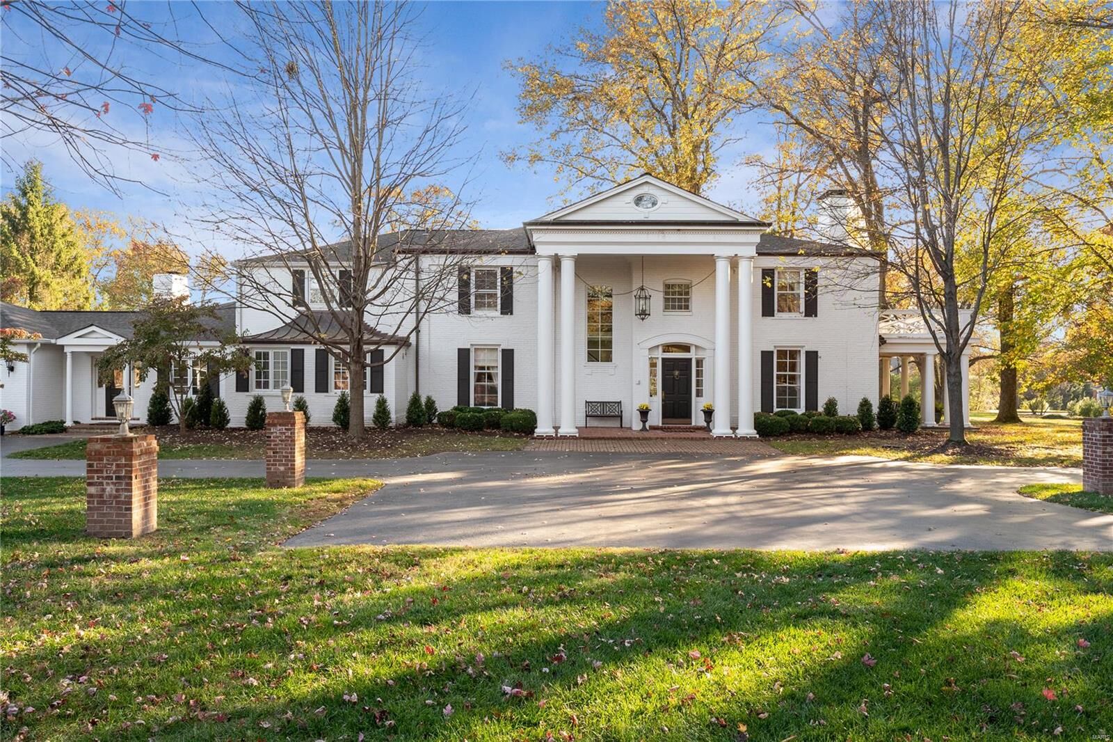 Property Photo: 8 Colonial Hills Drive MO 63141