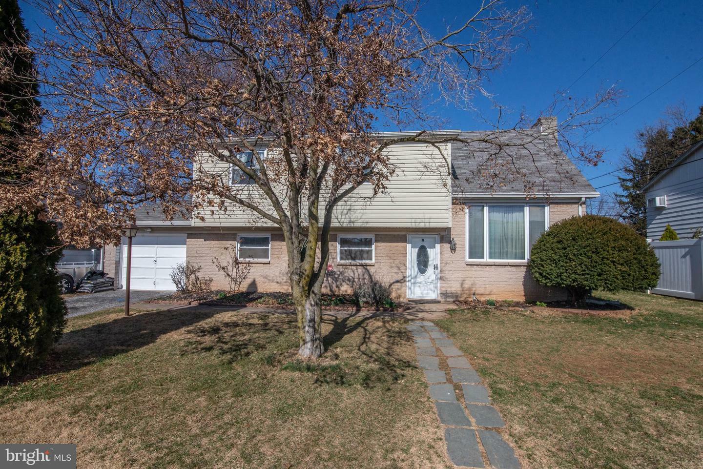 Property Photo:  957 Northbriar Drive  PA 17404 