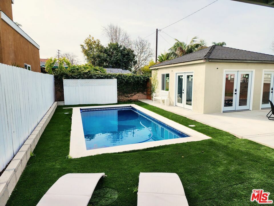 Property Photo: 1524 E Mariposa Ave CA 90245