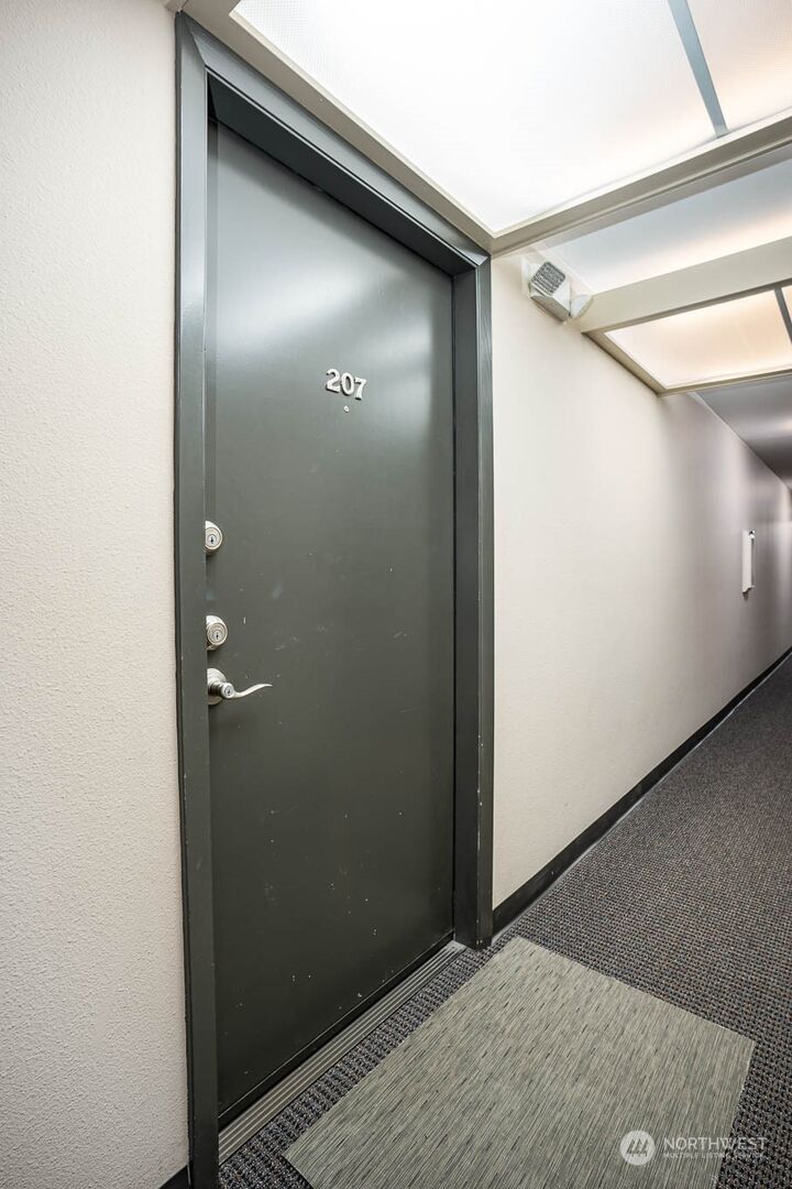 Property Photo: 5901 Phinney Avenue N 207 WA 98103