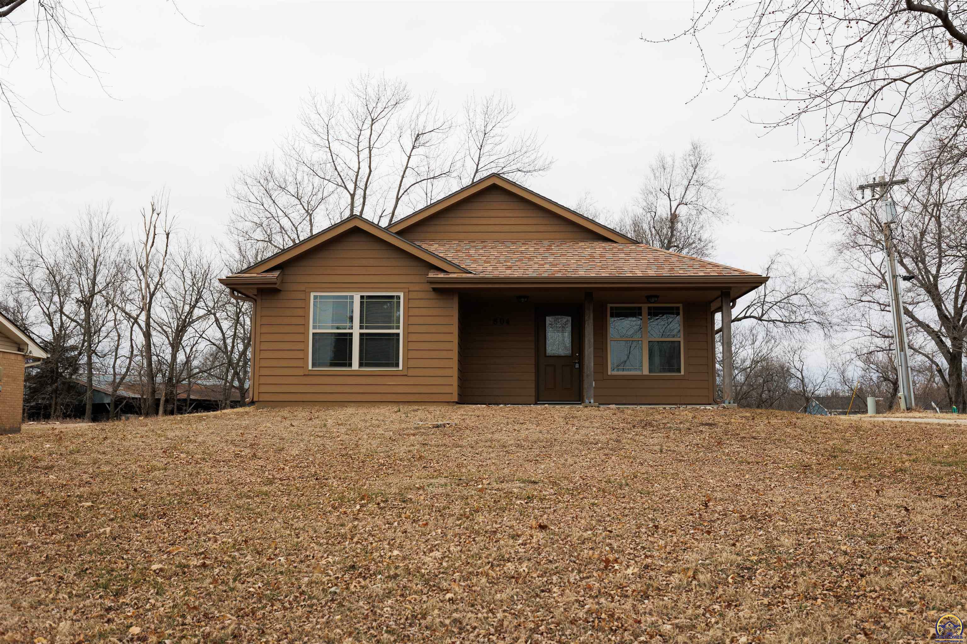 Property Photo:  804 N 8th St  KS 66536 