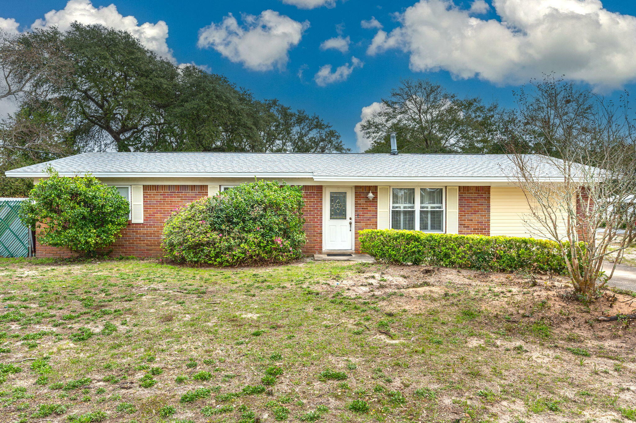 Property Photo:  105 NW London Avenue  FL 32548 