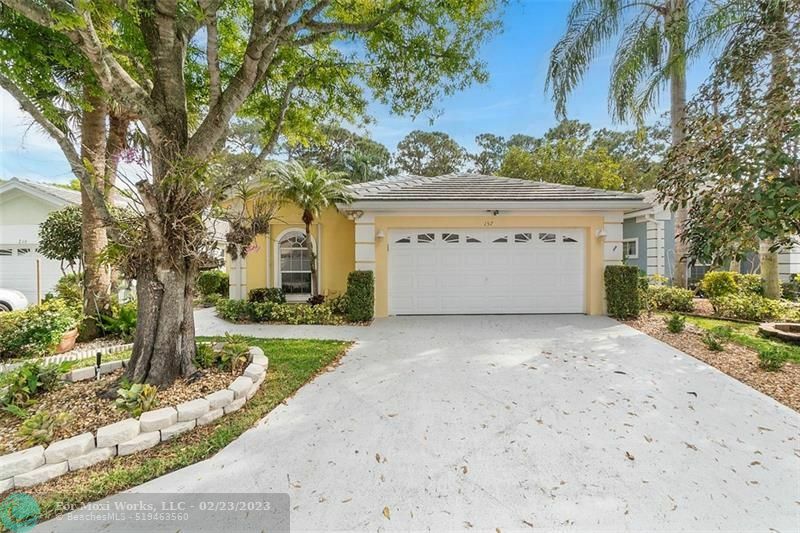 Property Photo:  157 Harbor Lake Cir  FL 33413 