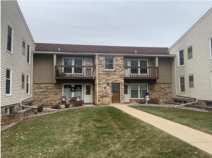 Property Photo:  N114w16700 Crown Dr 6  WI 53022 