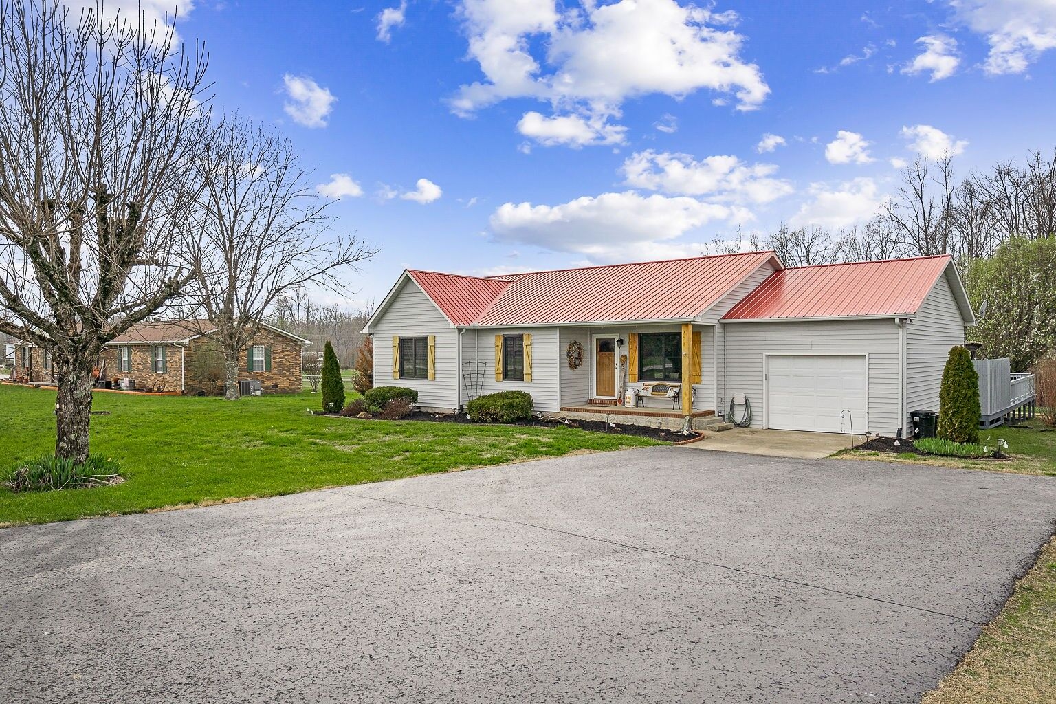 Property Photo:  214 New Home Rd  TN 37059 