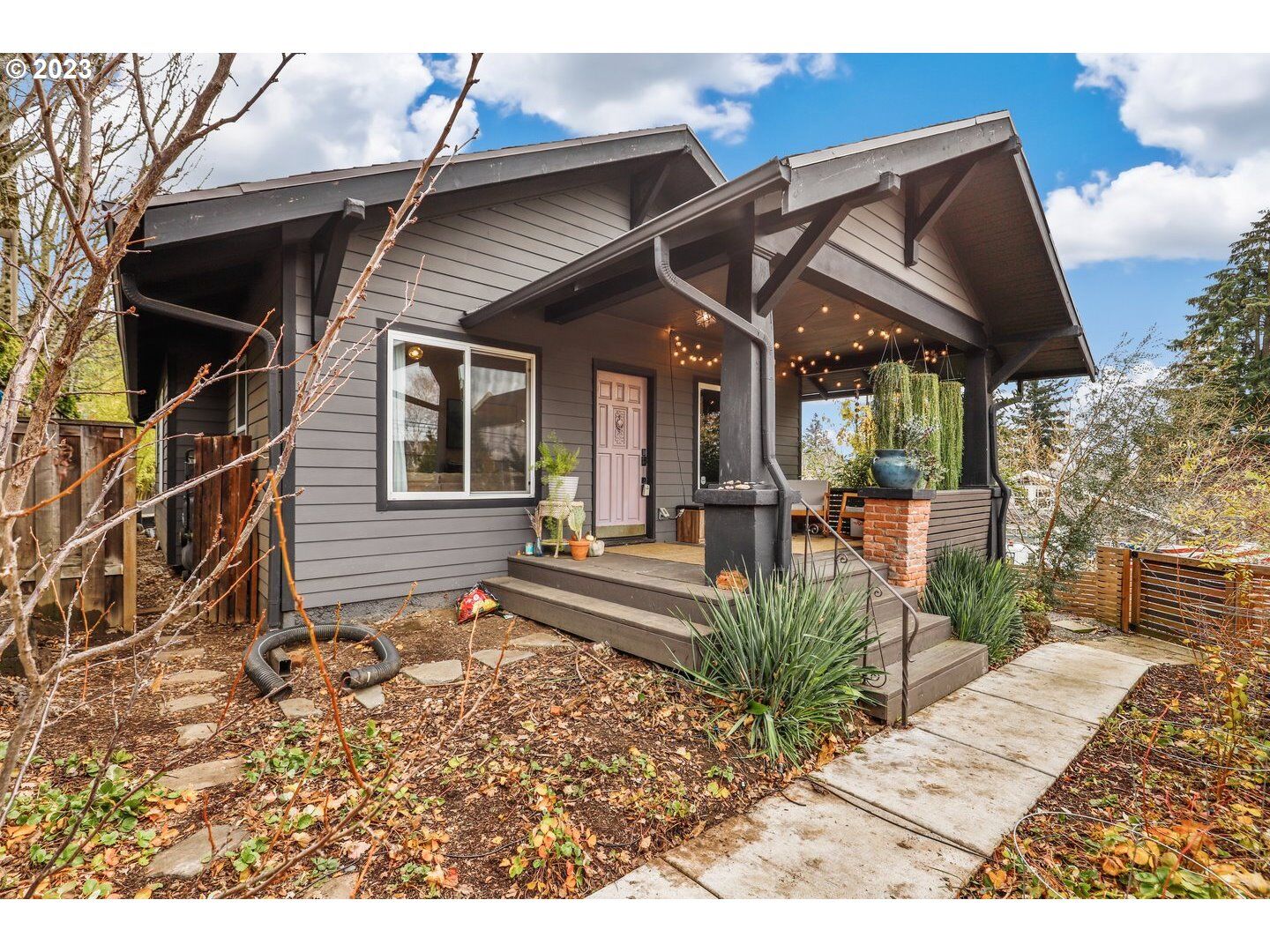 Property Photo: 406 NE 47th Ave OR 97213