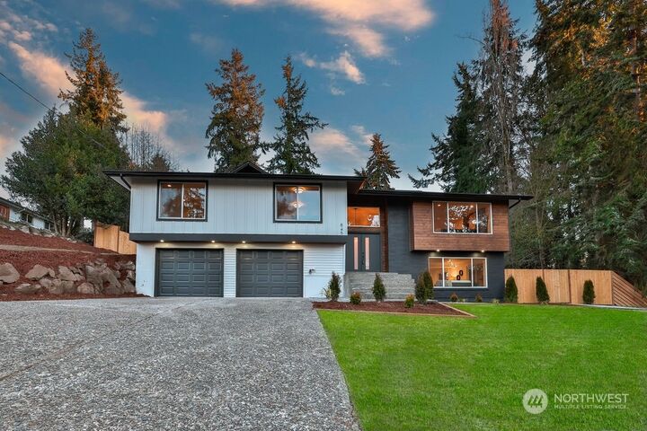 Property Photo:  845 S 297th Place  WA 98003 