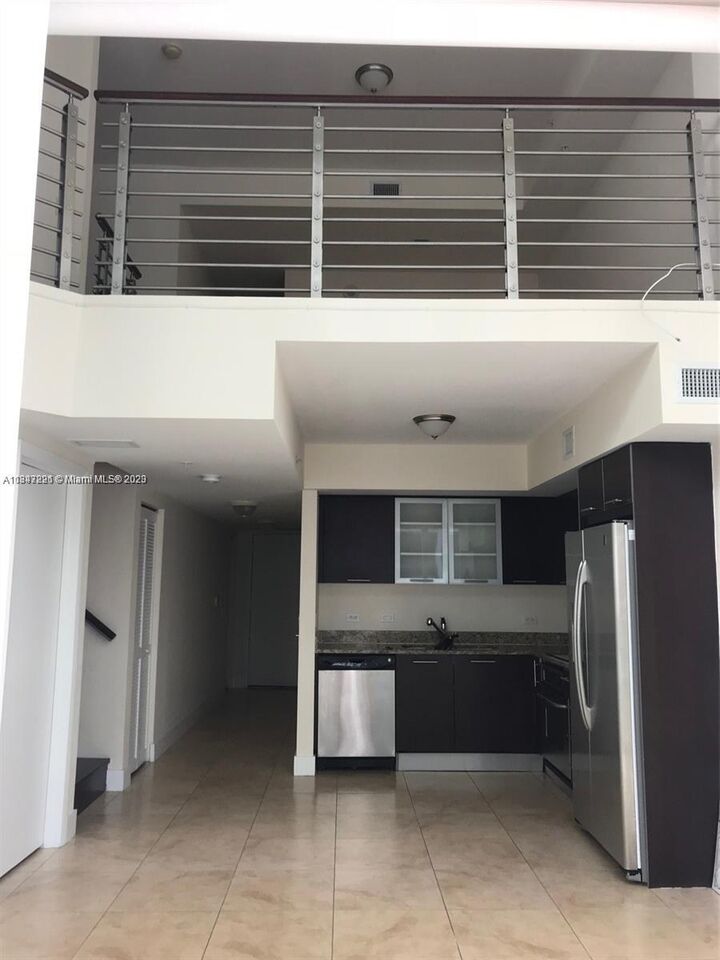 41 SE 5th Street 1108  Miami FL 33131 photo