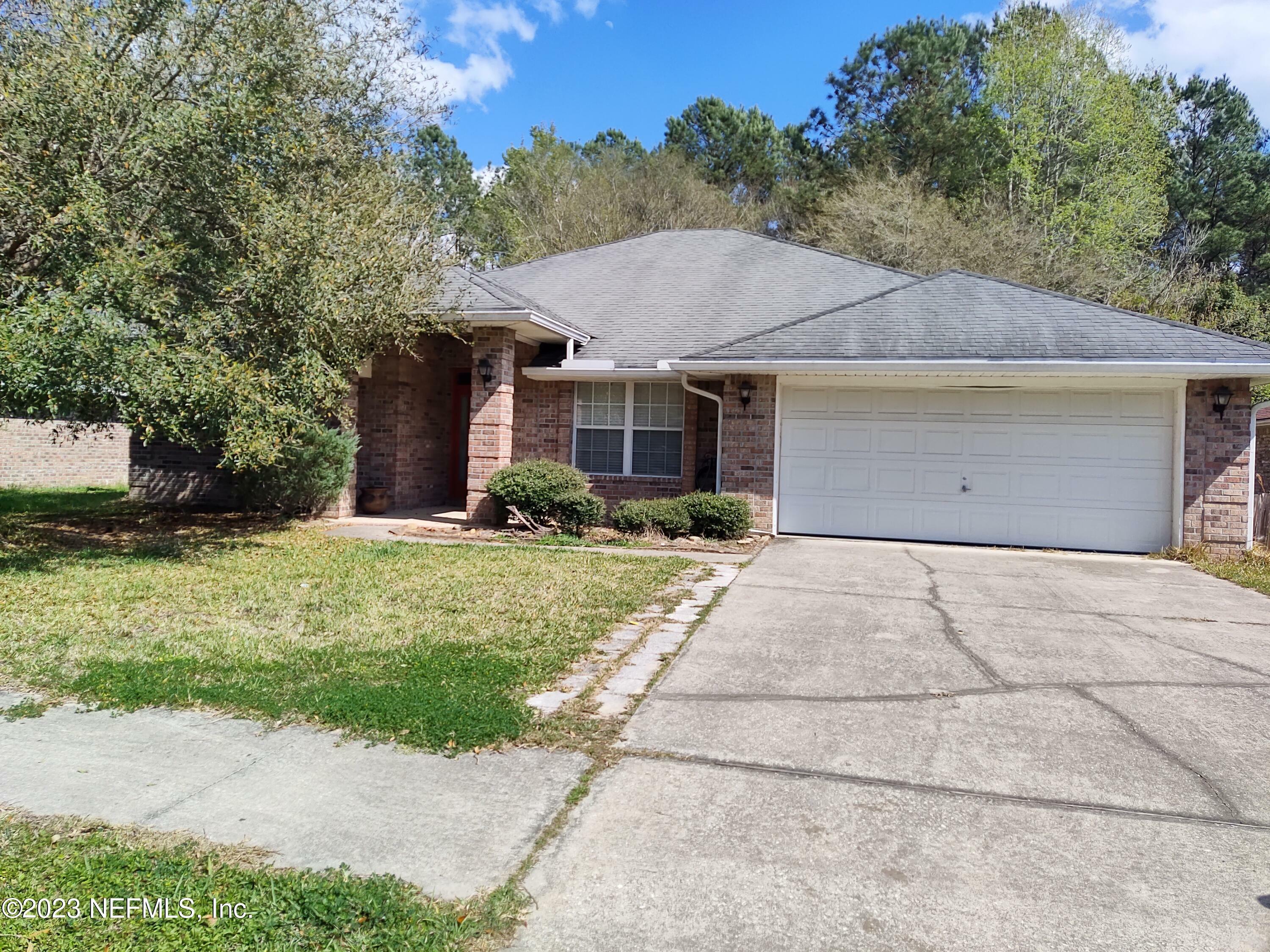 Property Photo:  2135 Pine Tree Lane  FL 32068 