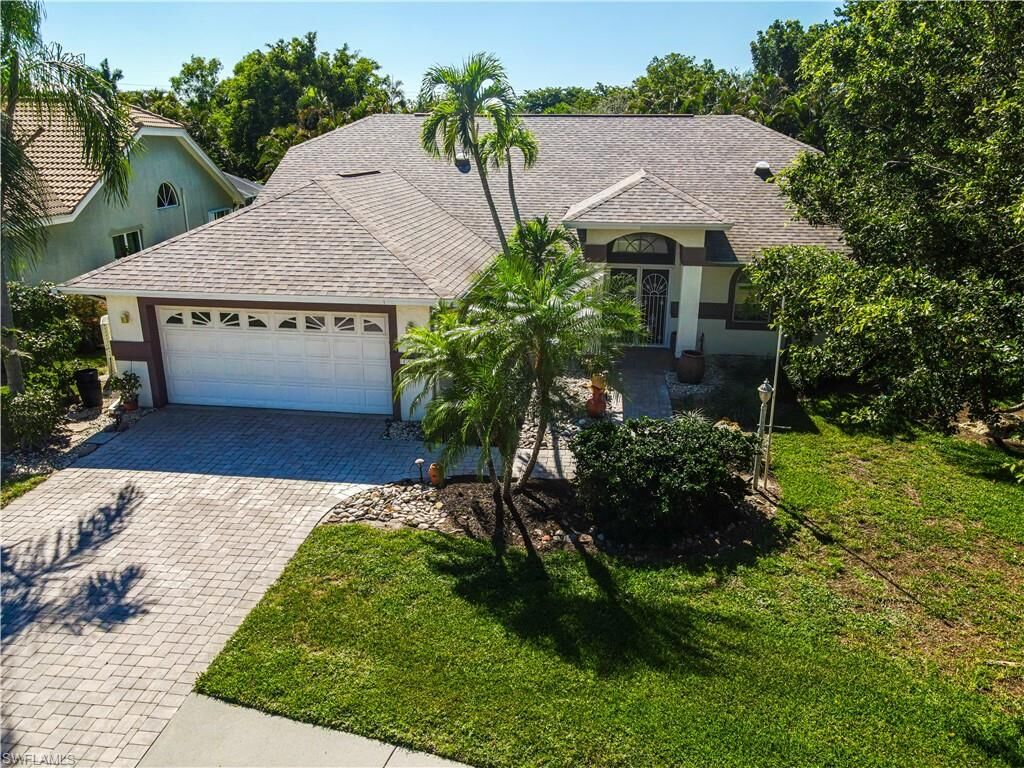 Property Photo: 1911 Crown Pointe Blvd E FL 34112