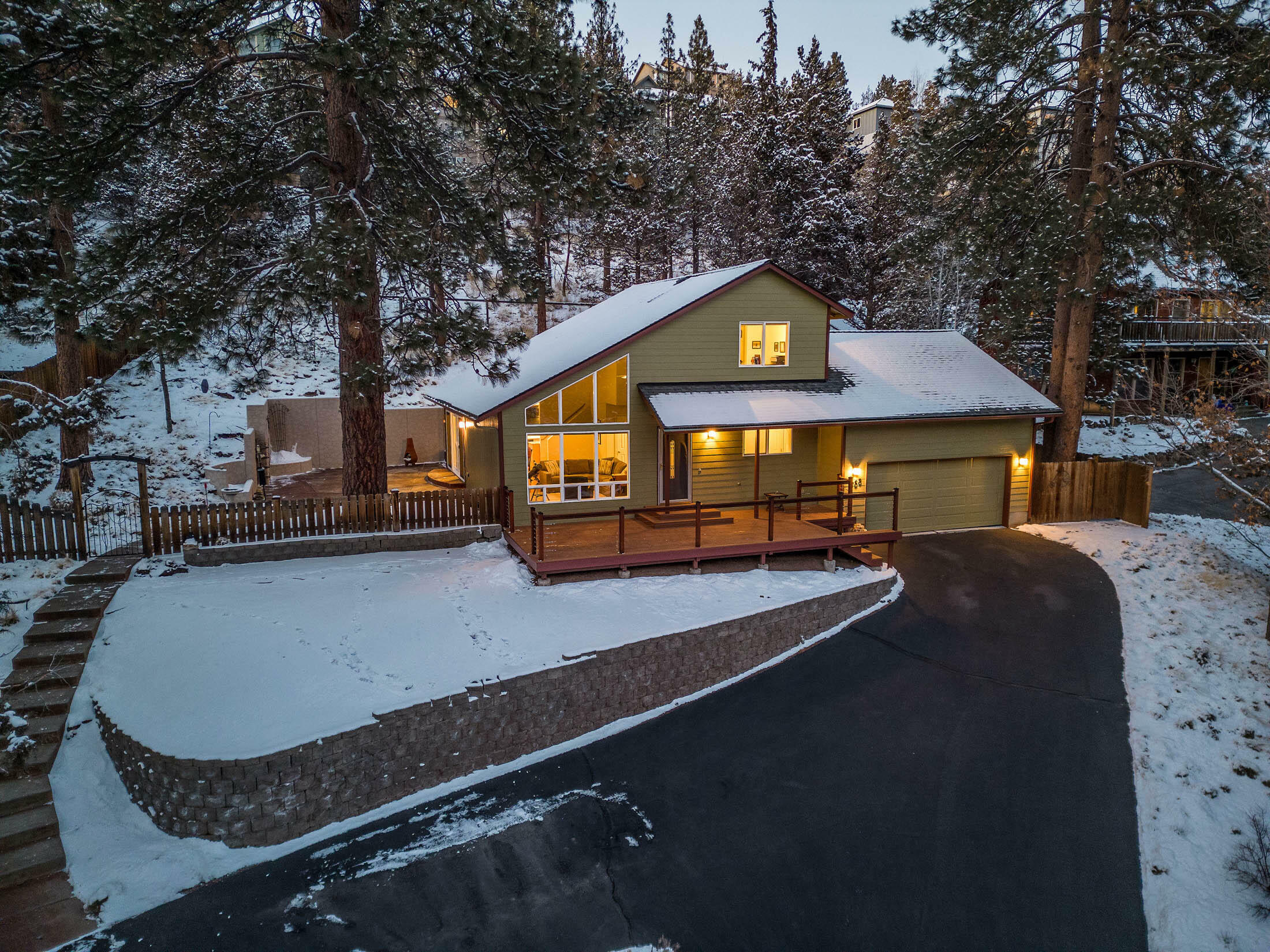 Property Photo: 1788 SW Knoll Avenue OR 97702