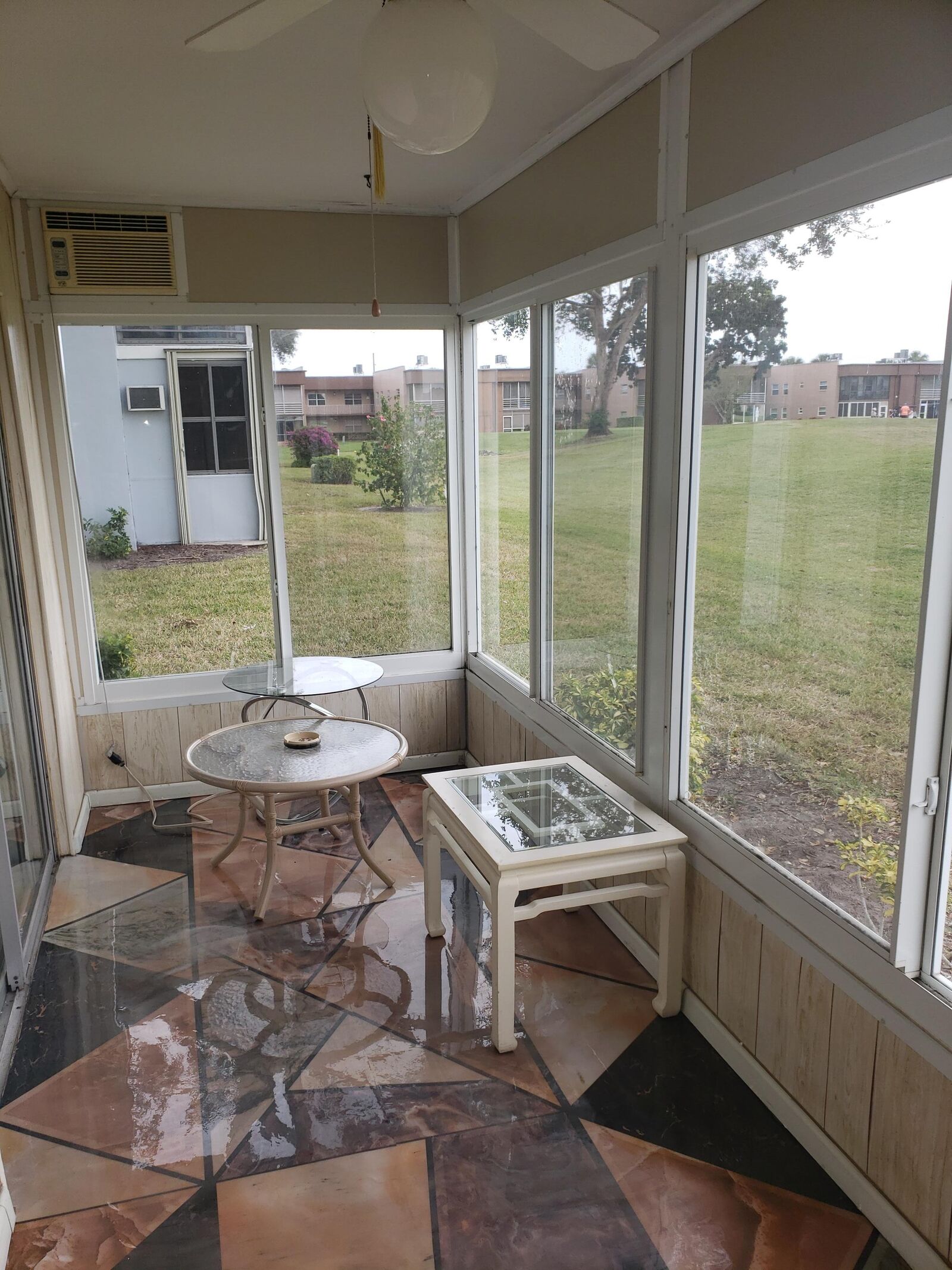 Property Photo:  