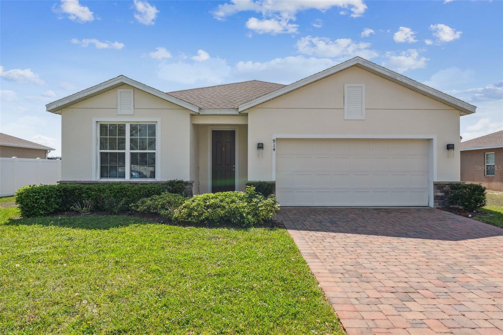 Property Photo:  914 Glazebrook Loop  FL 32763 