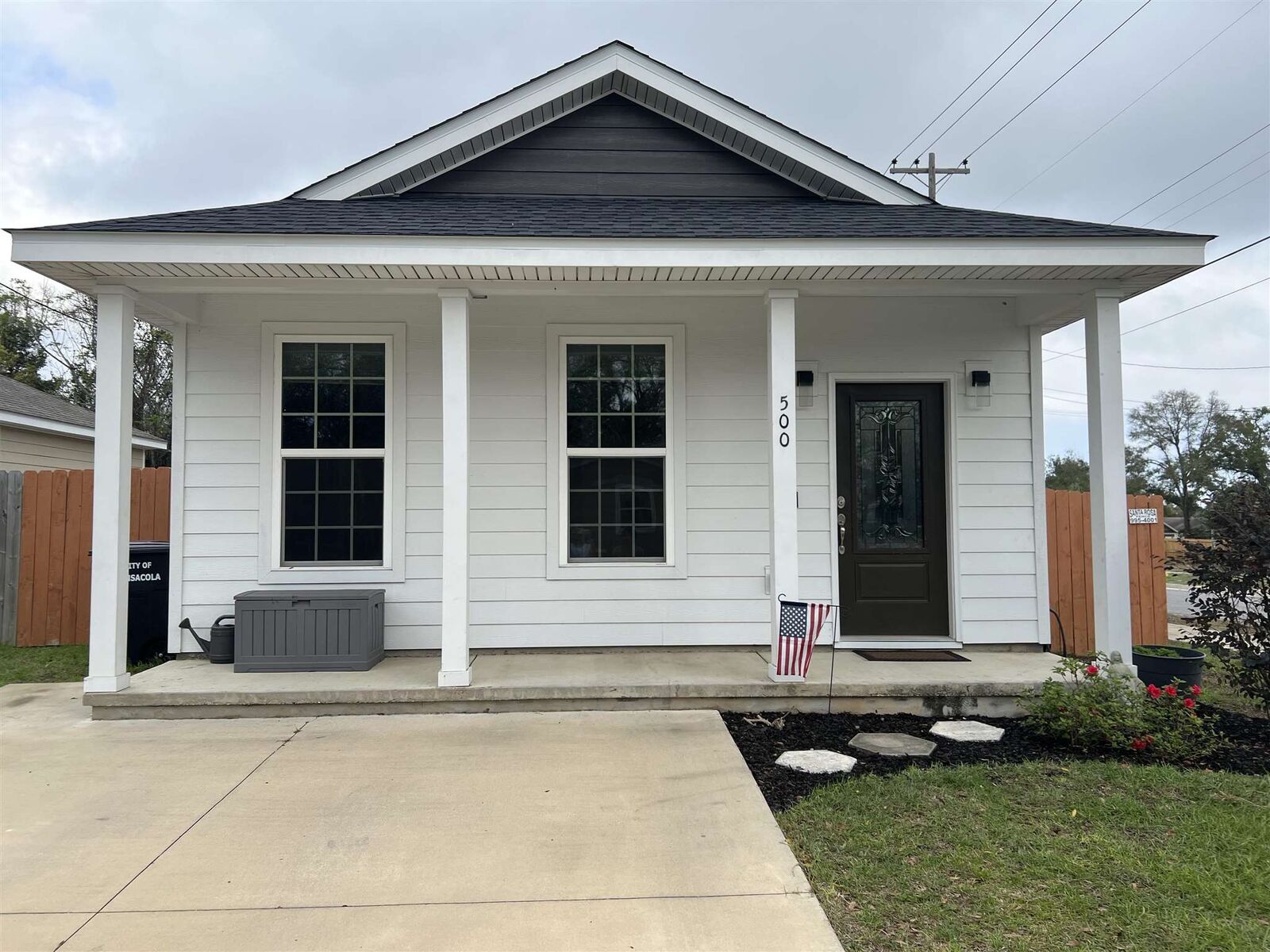 Property Photo:  500 N D St  FL 32501 