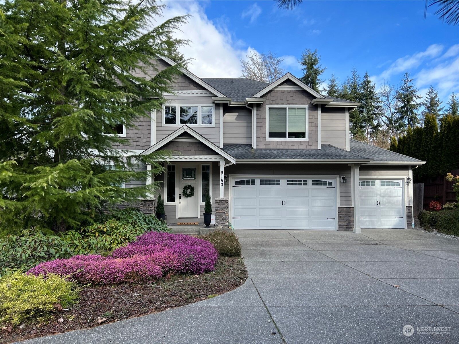 Property Photo:  9150 Burlingame Court NE  WA 98110 
