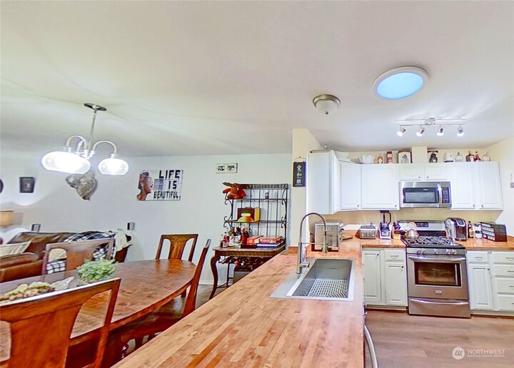 Property Photo:  3311  New Hope Circle  WA 98312 