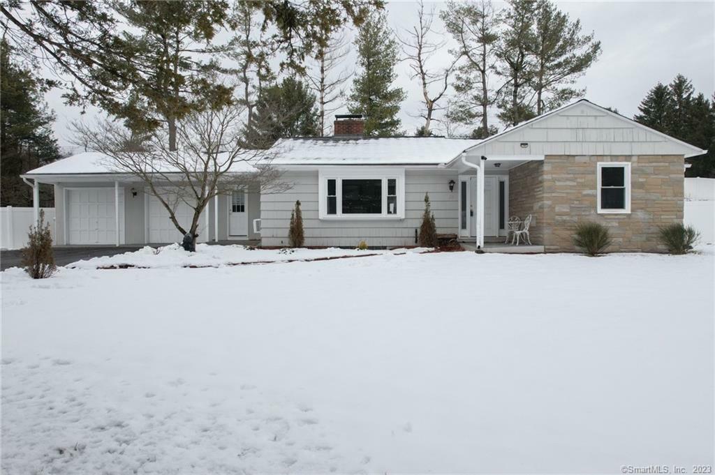 Property Photo:  10 Knoll Drive  CT 06518 