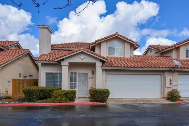Property Photo: 852 Friendly Cir CA 92021
