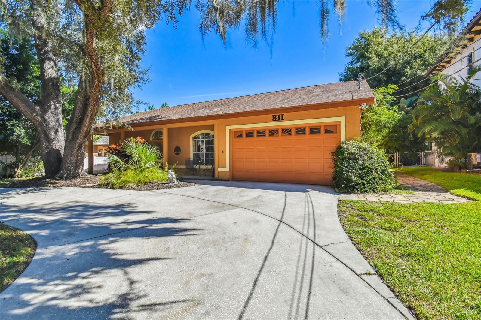 Property Photo: 811 Virginia Avenue FL 34689