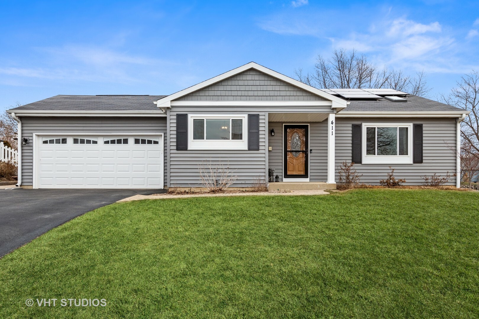 Property Photo: 411 Shagbark Court IL 60102