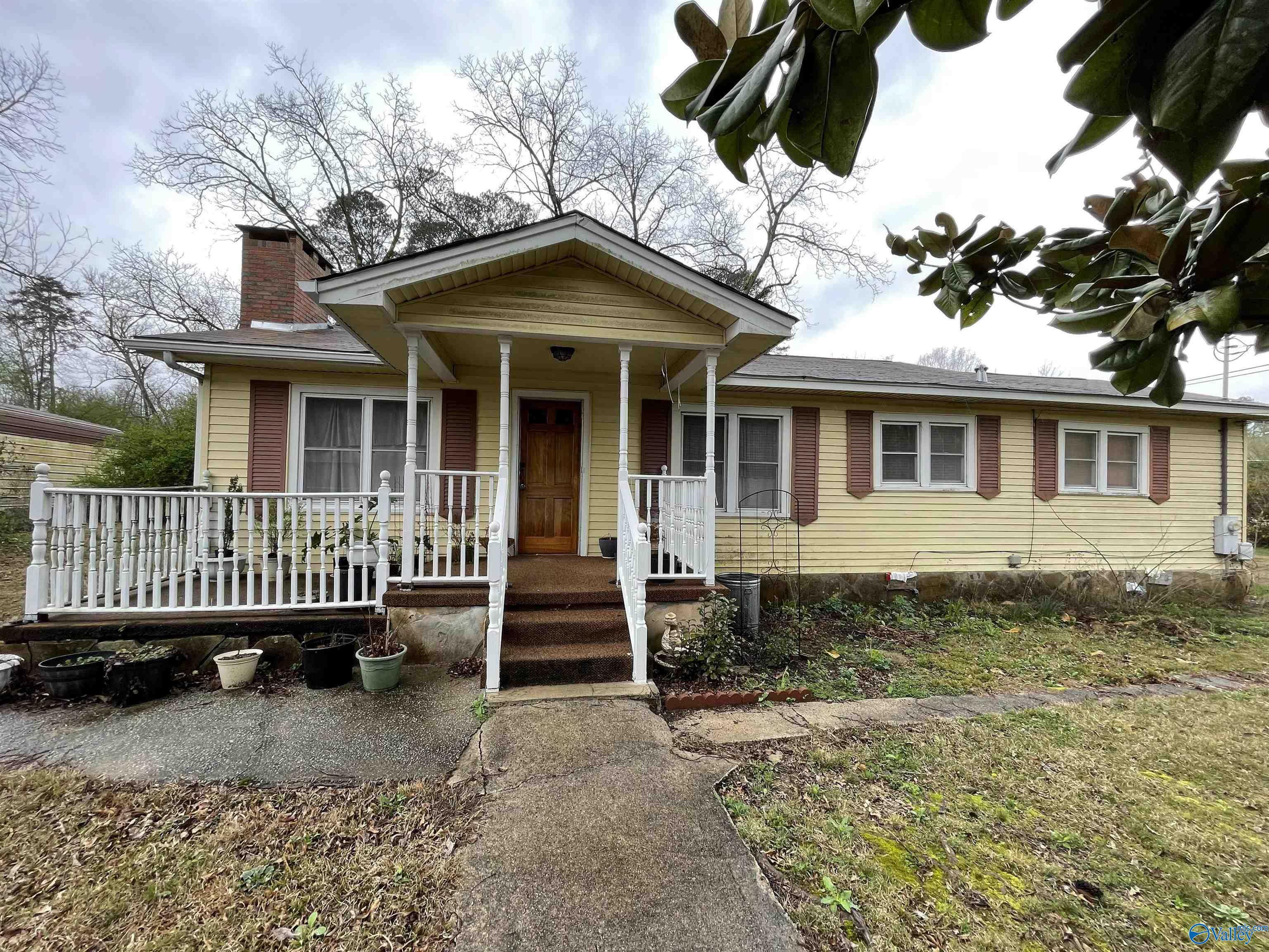 Property Photo:  211 Rockledge Road  AL 35954 