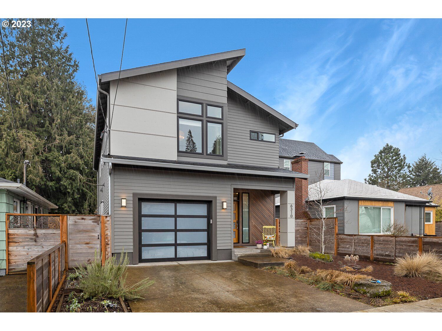 Property Photo: 6310 SE Windsor Ct OR 97206