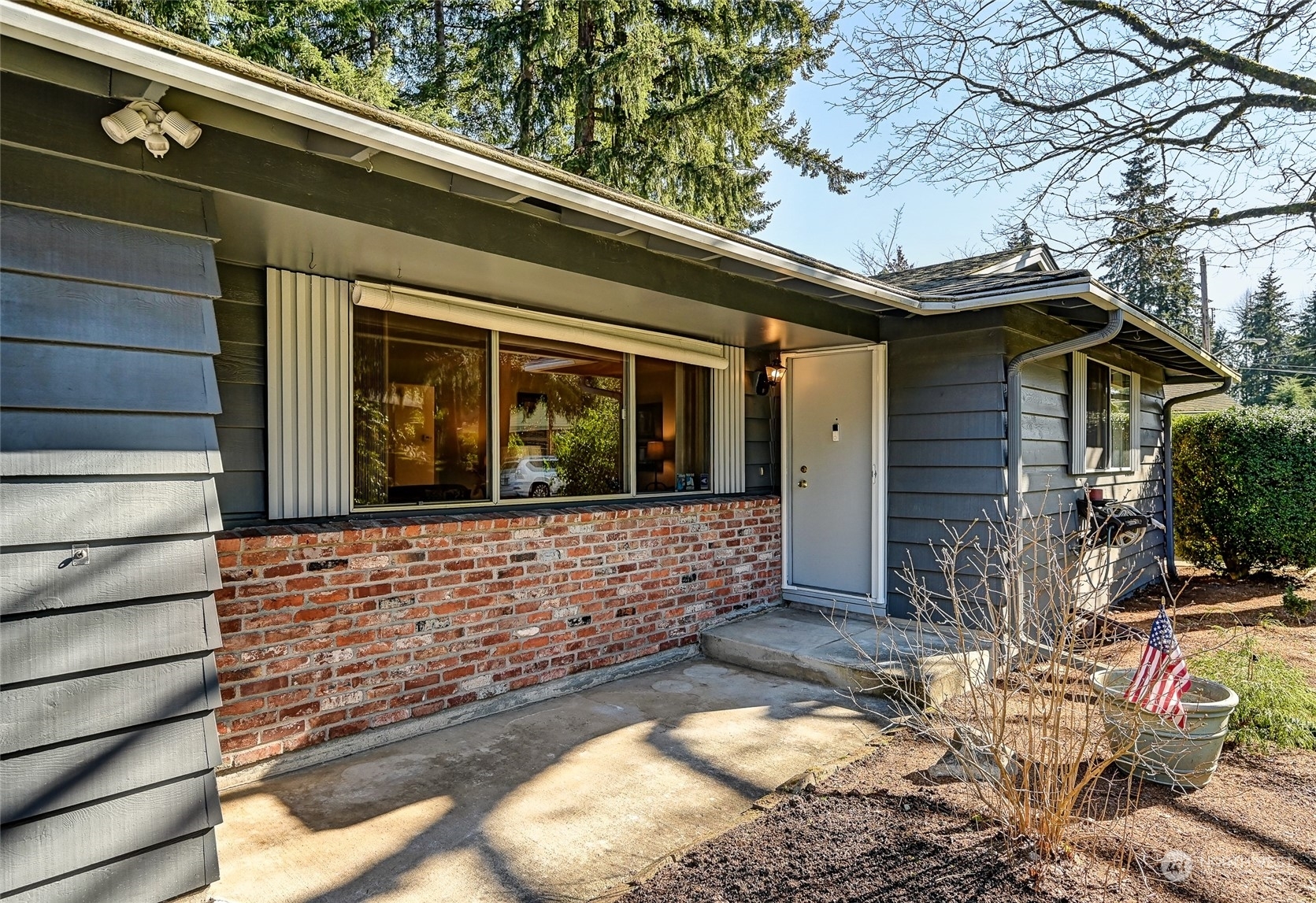 Property Photo: 7100 137th Avenue NE WA 98052