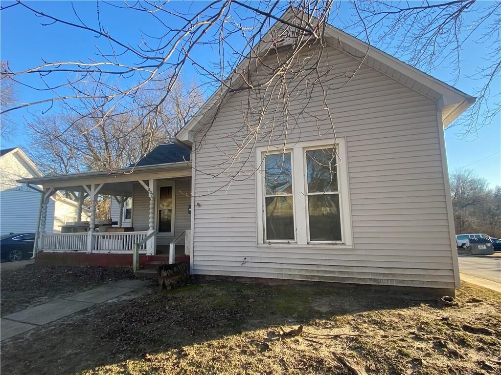 Property Photo:  802 Van Buren Avenue   61920 