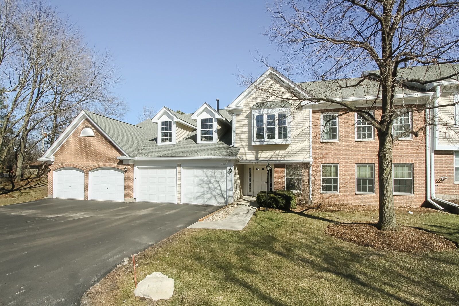 Property Photo: 1403 Apple Court B IL 60056