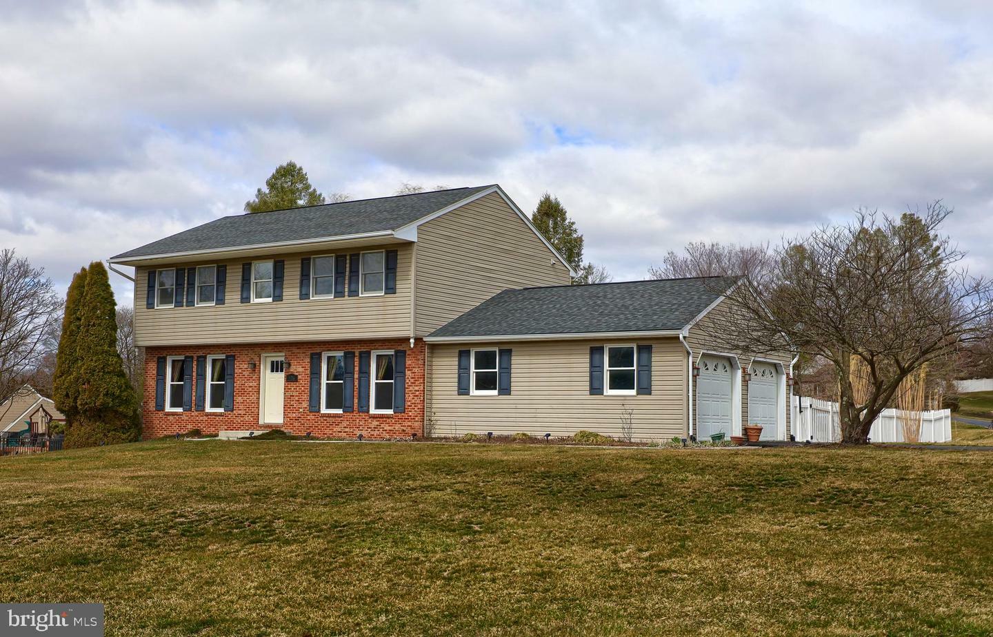 Property Photo:  526 W Siddonsburg Road  PA 17019 
