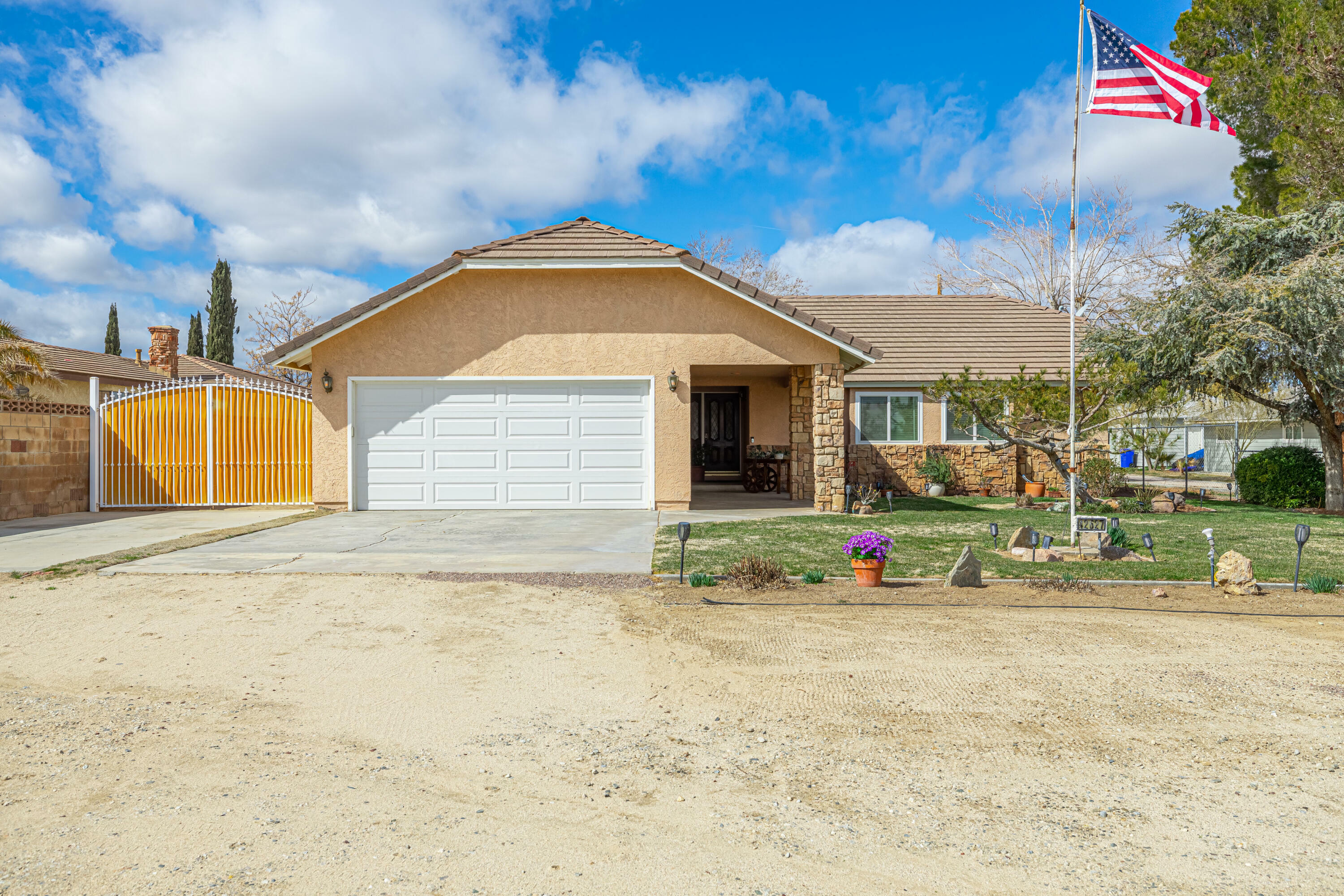 Property Photo:  42627 W 23rd Street  CA 93536 