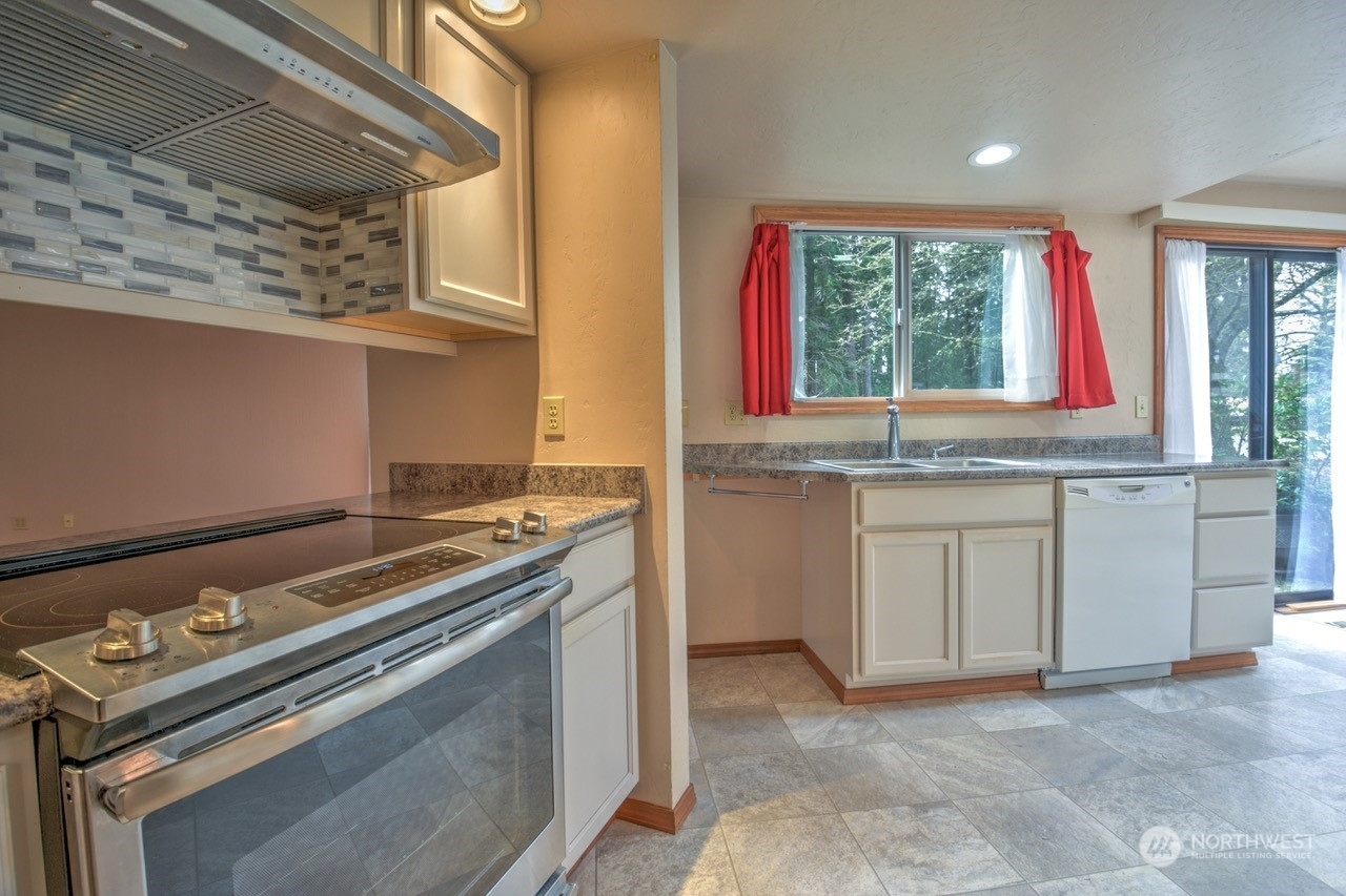 Property Photo:  2710 Cedar Hills Court SE  WA 98503 