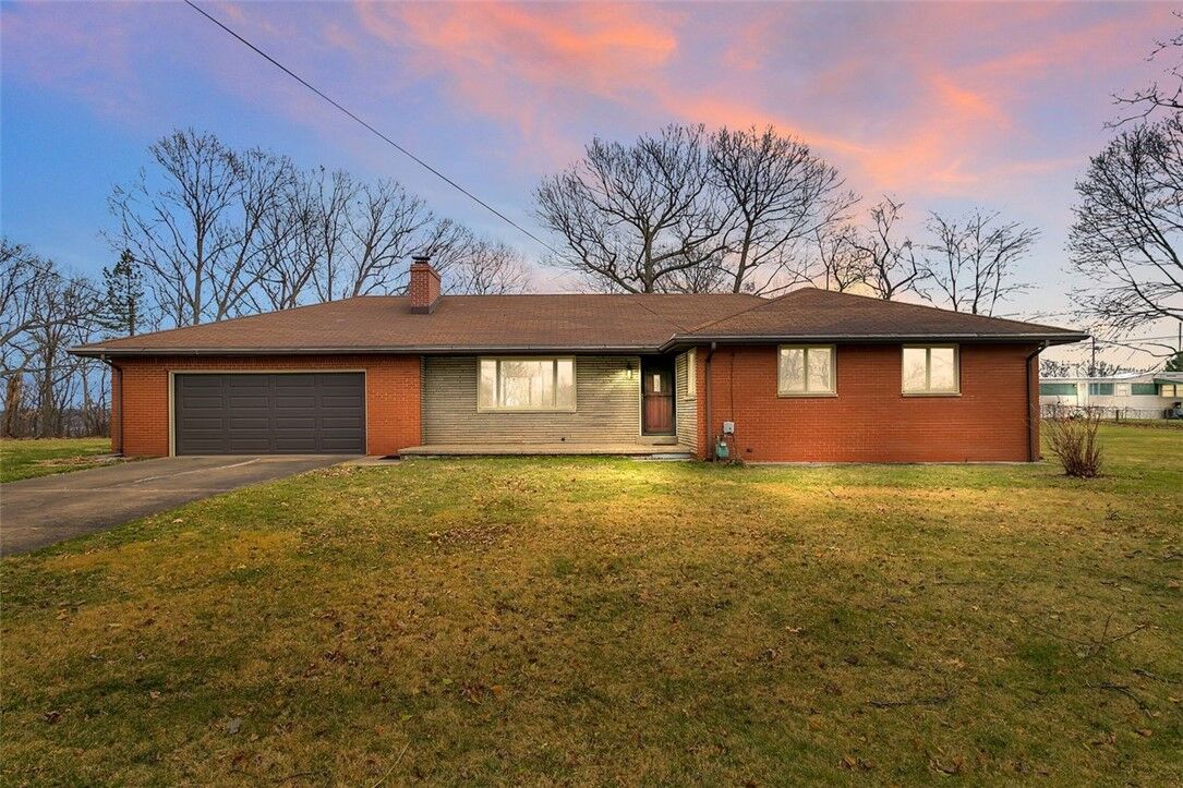 Property Photo:  156 Woods Ave  PA 15061 