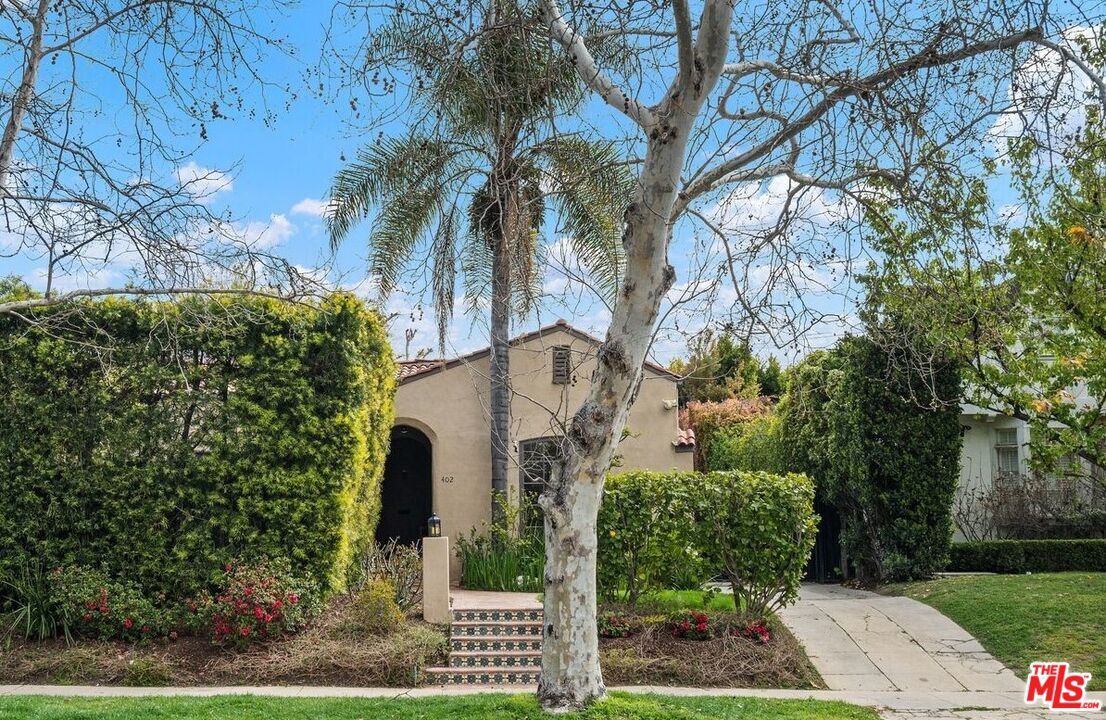 Property Photo:  402  N Arden Blvd  CA 90004 