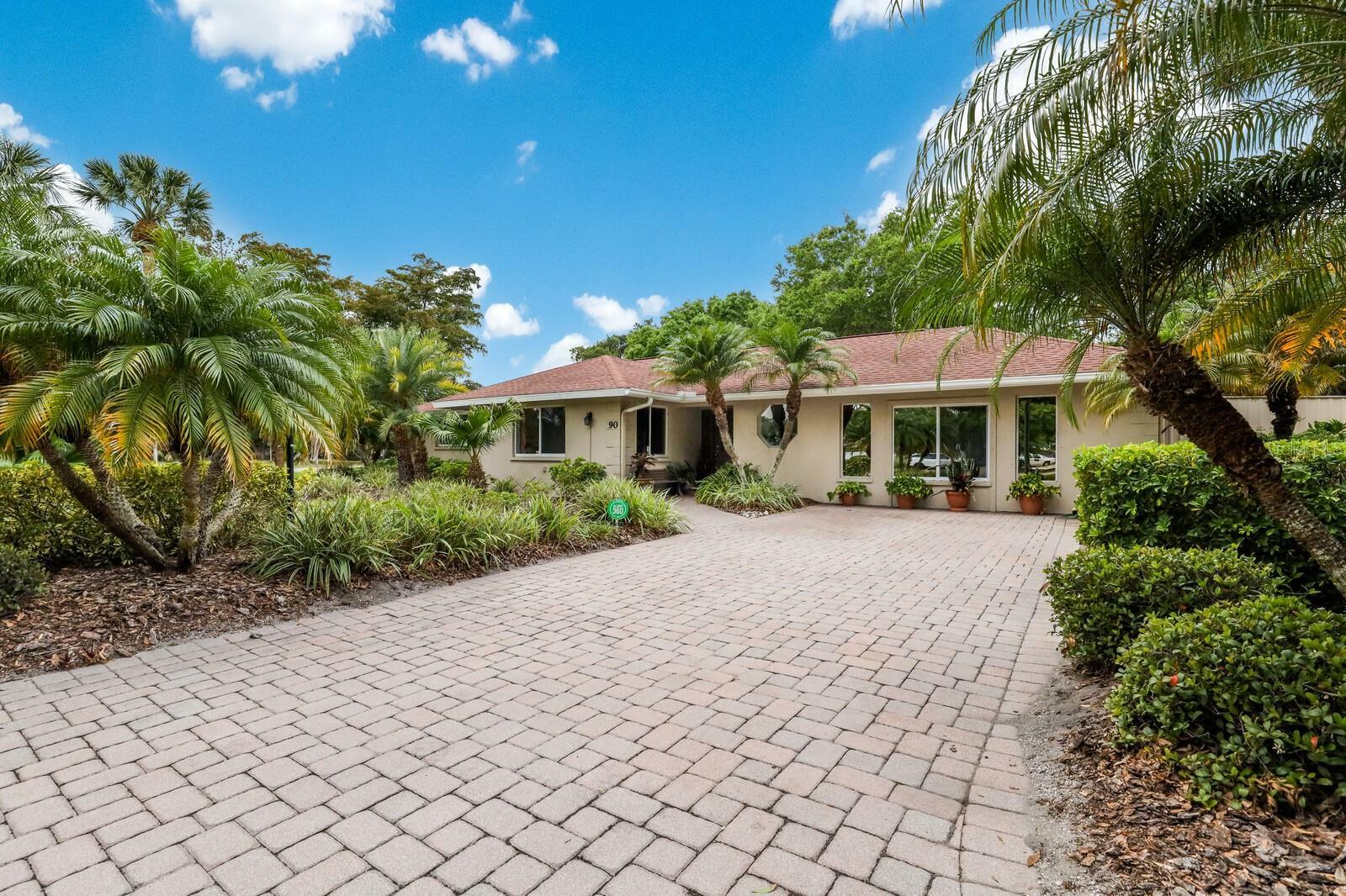 Property Photo:  90 S Jefferson Avenue  FL 34237 