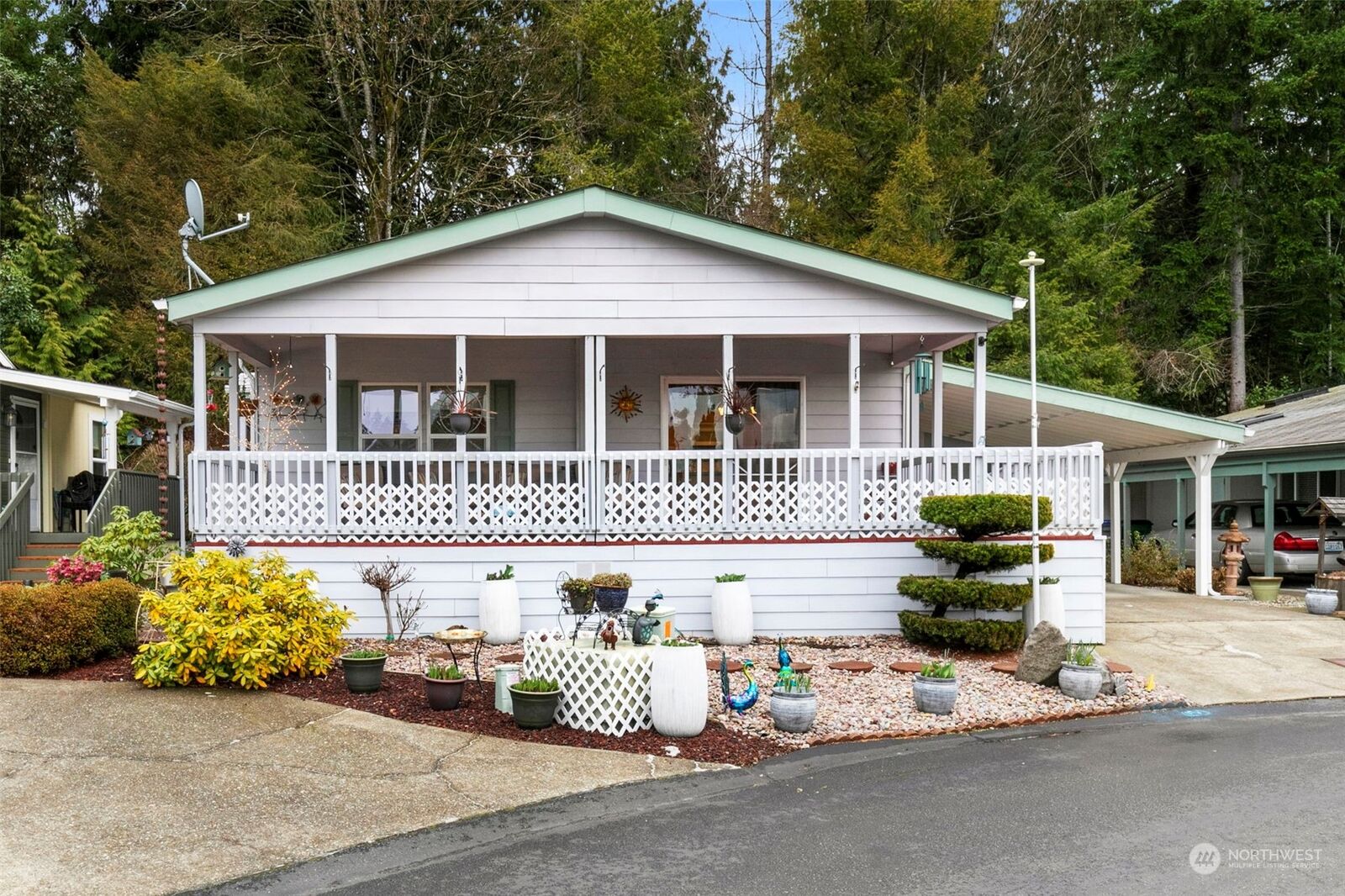 Property Photo:  923 NE Saturn Lane  WA 98311 