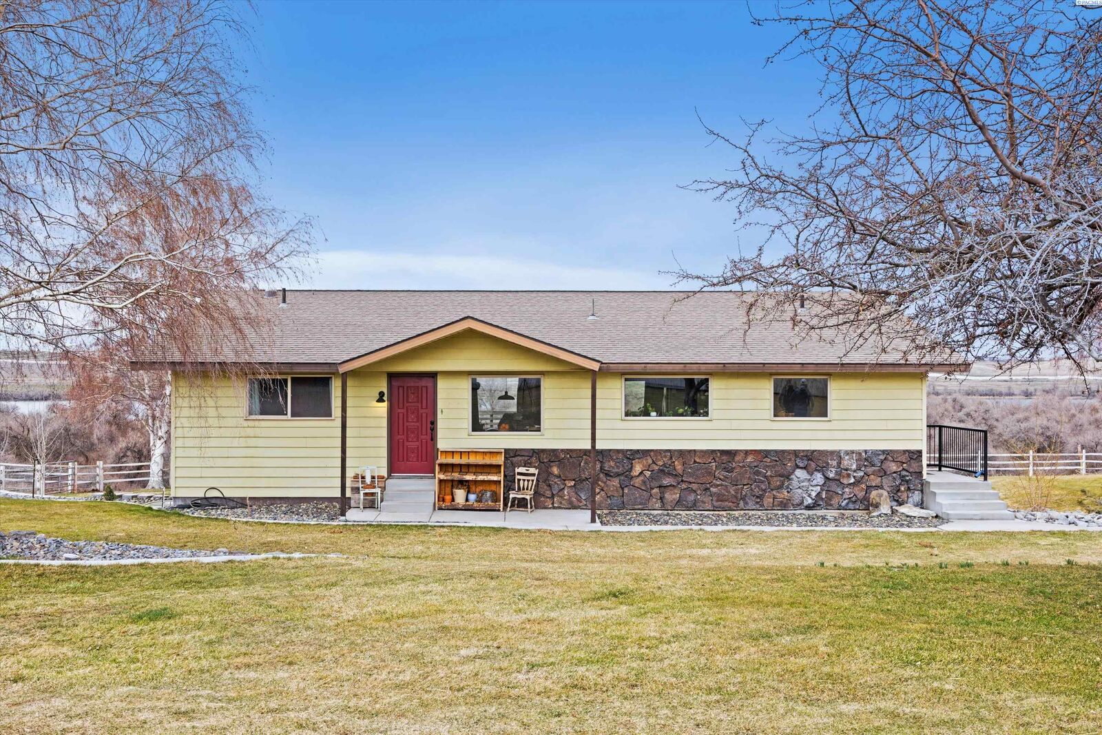 Property Photo: 247 Erdman Lane WA 99323